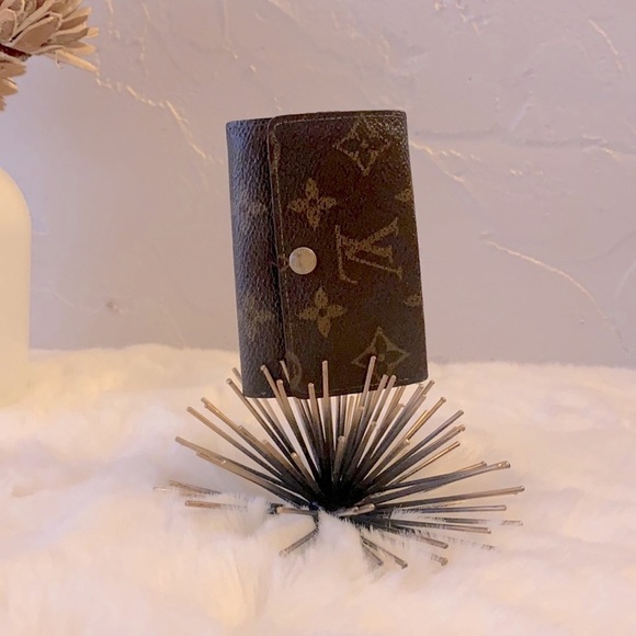 Louis Vuitton Handbags - Louis Vuitton 6Ring Key 🔑 Case